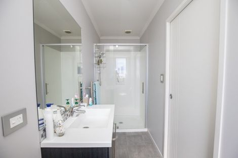 Photo of property in 64 Darlington Street, Ngatea, 3503