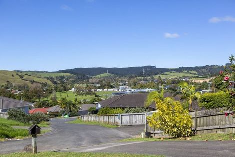 Photo of property in 36 Te Kauri Place, Helensville, 0800