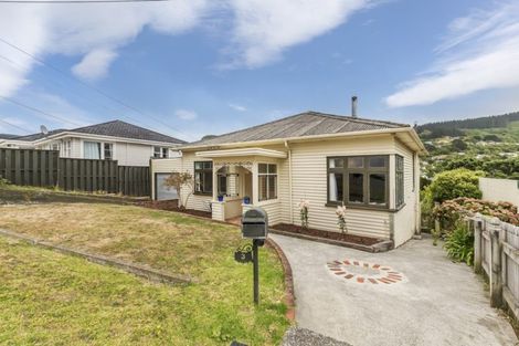 Photo of property in 3 Te Reinga View, Tawa, Wellington, 5028