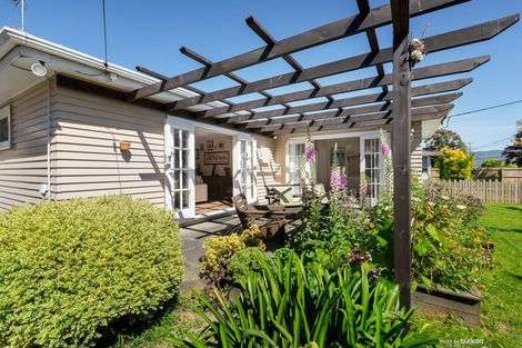 Photo of property in 1 Charles Street, Carterton, 5713