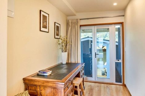 Photo of property in 42 Pukatea Street, Eastbourne, Lower Hutt, 5013