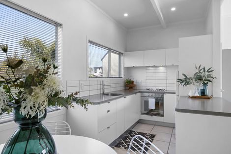 Photo of property in 405 Devon Street East, Strandon, New Plymouth, 4312