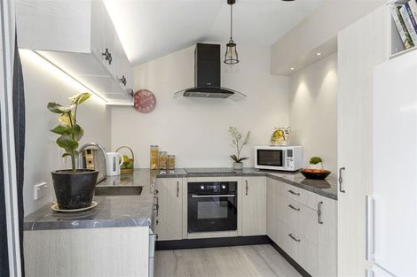 Photo of property in 172 Olliviers Road, Phillipstown, Christchurch, 8011