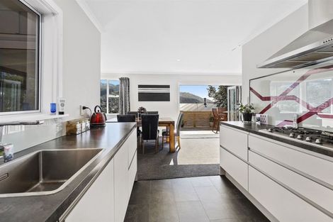 Photo of property in 6 Mayfair Place, Tawa, Wellington, 5028