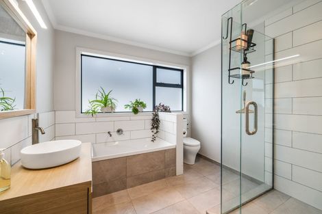 Photo of property in 16 Brackendale Place, Burnside, Christchurch, 8041