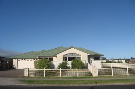 Photo of property in 16 Harry Shaw Way, Raumati South, Paraparaumu, 5032