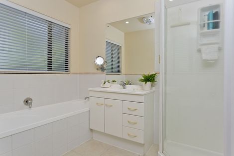 Photo of property in 1/177 Carlisle Road, Northcross, Auckland, 0632