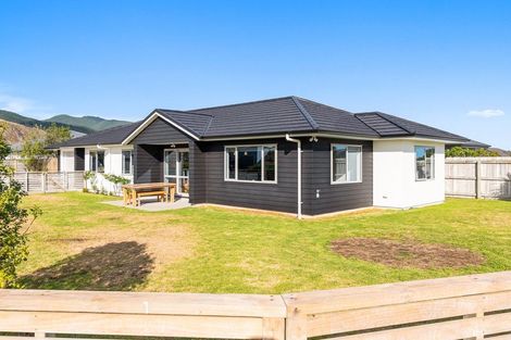 Photo of property in 10 Gallipoli Place, Paraparaumu, 5032