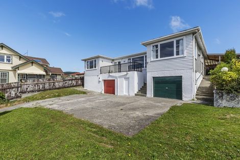 Photo of property in 7 Rewa Terrace, Tawa, Wellington, 5028