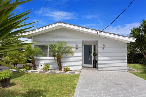 Photo of property in 1/3 Auld Street, Torbay, Auckland, 0630