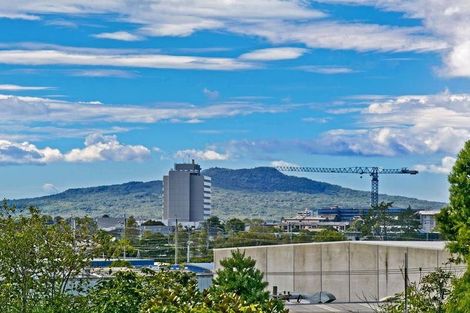 Photo of property in 13 Bruce Road, Glenfield, Auckland, 0629