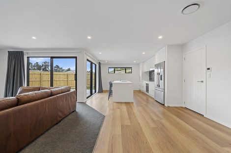 Photo of property in 1 Rewarewa Way, Timberlea, Upper Hutt, 5018