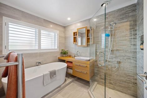 Photo of property in 3 Pounamu Place, Shelly Park, Auckland, 2014