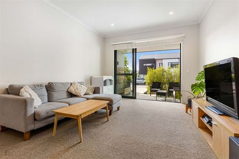 Photo of property in 2/3 Genevieve Lane, Hobsonville, Auckland, 0616