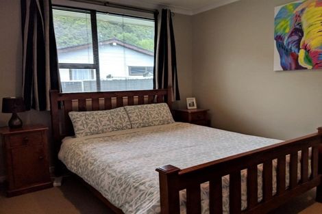 Photo of property in 1/6 Gemstone Drive, Birchville, Upper Hutt, 5018