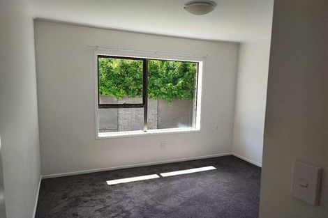Photo of property in 2/24 Frank Evans Place, Henderson, Auckland, 0610