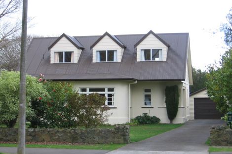 Photo of property in 15 Elmira Avenue, Hokowhitu, Palmerston North, 4410