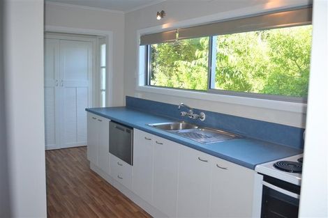 Photo of property in 14 Grays Road, Plimmerton, Porirua, 5026