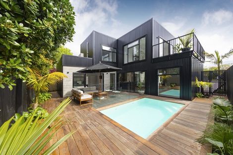 Photo of property in 17a Phoenix Avenue, Hokowhitu, Palmerston North, 4410