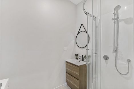 Photo of property in 14c Ropata Avenue, Point England, Auckland, 1072