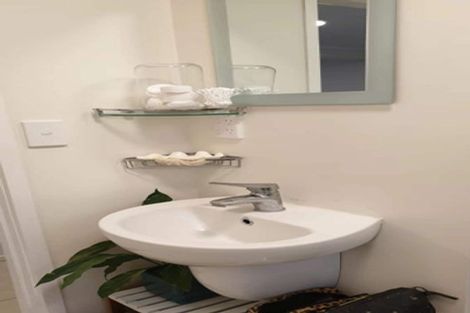 Photo of property in 3/2 Scarboro Terrace, Murrays Bay, Auckland, 0630