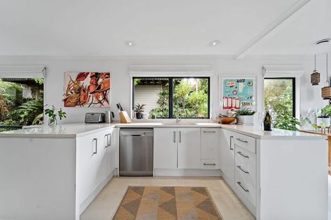 Photo of property in 2/2 Parr Terrace, Castor Bay, Auckland, 0620