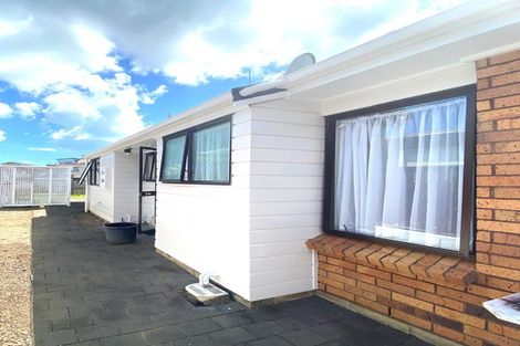 Photo of property in 1/15 Kurnell Drive, Botany Downs, Auckland, 2010