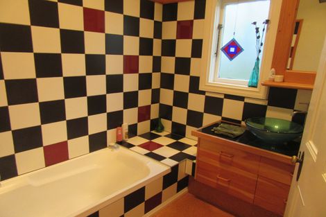 Photo of property in 43 Rhodes Street, Waimate, 7924