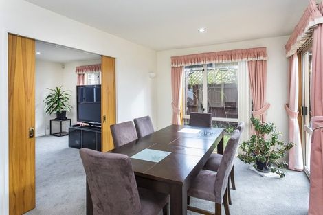 Photo of property in 94 Memorial Avenue, Ilam, Christchurch, 8053