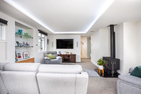 Photo of property in 8 York Crescent, Westown, New Plymouth, 4310