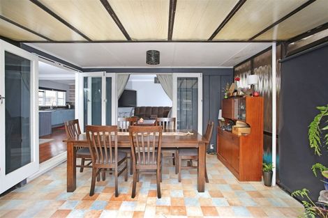 Photo of property in 17 Orchard Rise, Rosehill, Papakura, 2113