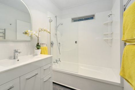 Photo of property in 227 Dowse Drive, Maungaraki, Lower Hutt, 5010