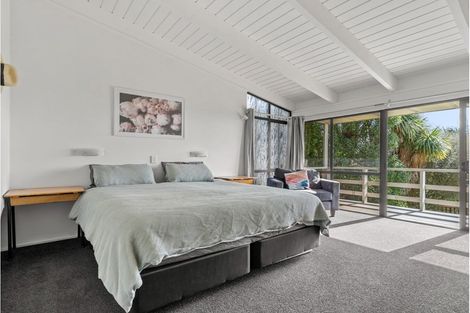 Photo of property in 30 Whangaparaoa Road, Red Beach, 0932