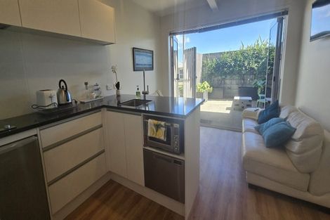 Photo of property in 22a Hamblyn Street, Strandon, New Plymouth, 4312