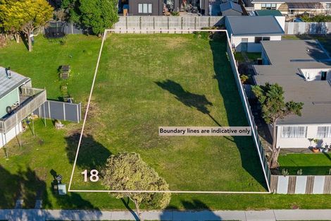 Photo of property in 18 Eruini Street, Waikanae Beach, Waikanae, 5036