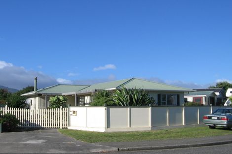 Photo of property in 8 Goldie Place, Waikanae Beach, Waikanae, 5036