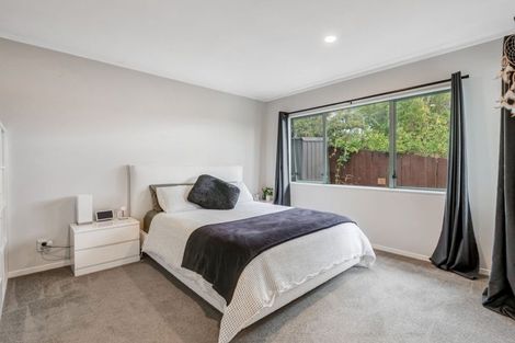 Photo of property in 24 Goldfinch Rise, Unsworth Heights, Auckland, 0632