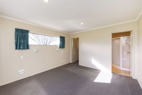 Photo of property in 16 Daniel Place, Kelvin Grove, Palmerston North, 4414