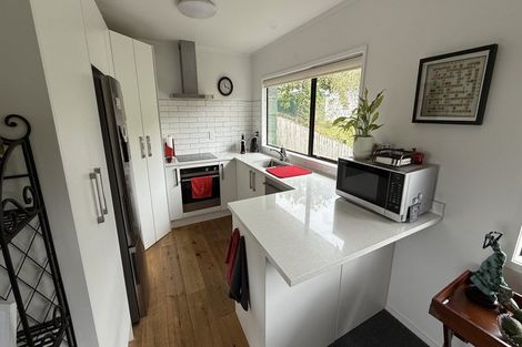 Photo of property in 2/15 Louise Place, Browns Bay, Auckland, 0630