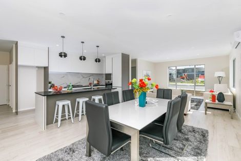 Photo of property in 11 Ropere Street, Kumeu, 0810