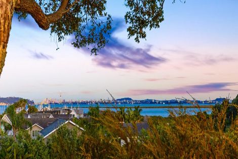 Photo of property in 5 Clearwater Cove, West Harbour, Auckland, 0618