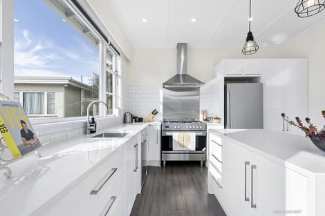 Photo of property in 59 Houghton Bay Road, Houghton Bay, Wellington, 6023