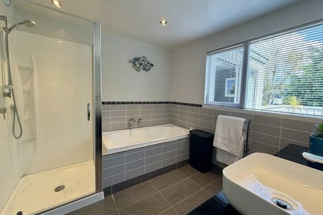 Photo of property in 52 Balmain Road, Chatswood, Auckland, 0626