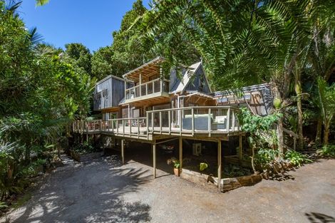 Photo of property in 40 Lone Kauri Road, Karekare, New Lynn, 0772
