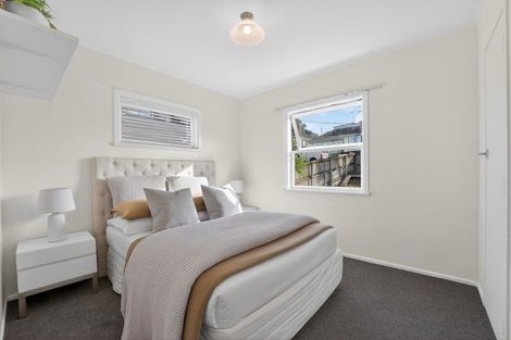 Photo of property in 1/5 Woodall Place, Totara Vale, Auckland, 0627