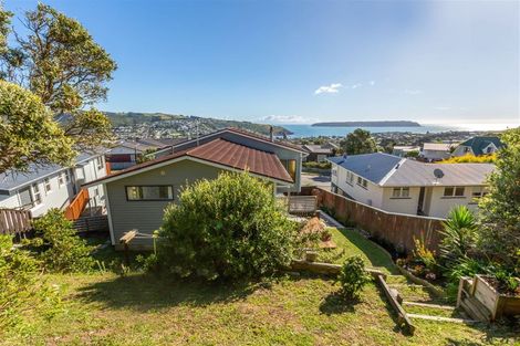 Photo of property in 106 Gloaming Hill, Titahi Bay, Porirua, 5022