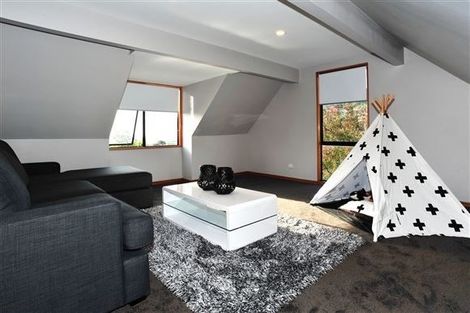 Photo of property in 9 Janice Place, Mount Pleasant, Christchurch, 8081