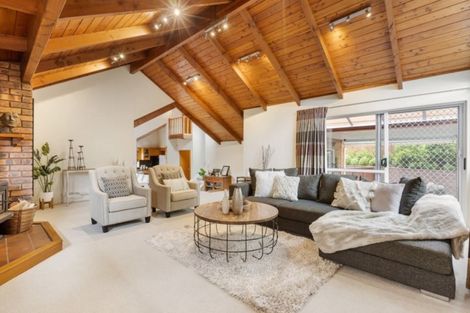 Photo of property in 2/154 Onewa Road, Northcote, Auckland, 0627