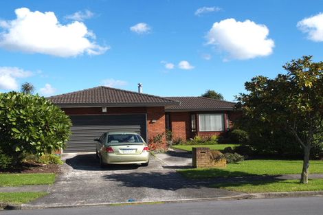 Photo of property in 38 West Fairway, Golflands, Auckland, 2013