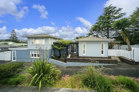 Photo of property in 1/1 Tainui Street, Torbay, Auckland, 0630